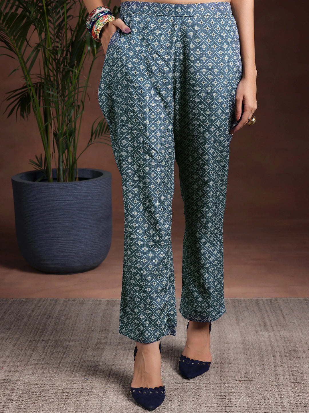  Grey Printed Poly Crepe Straight Suit With Dupatta 