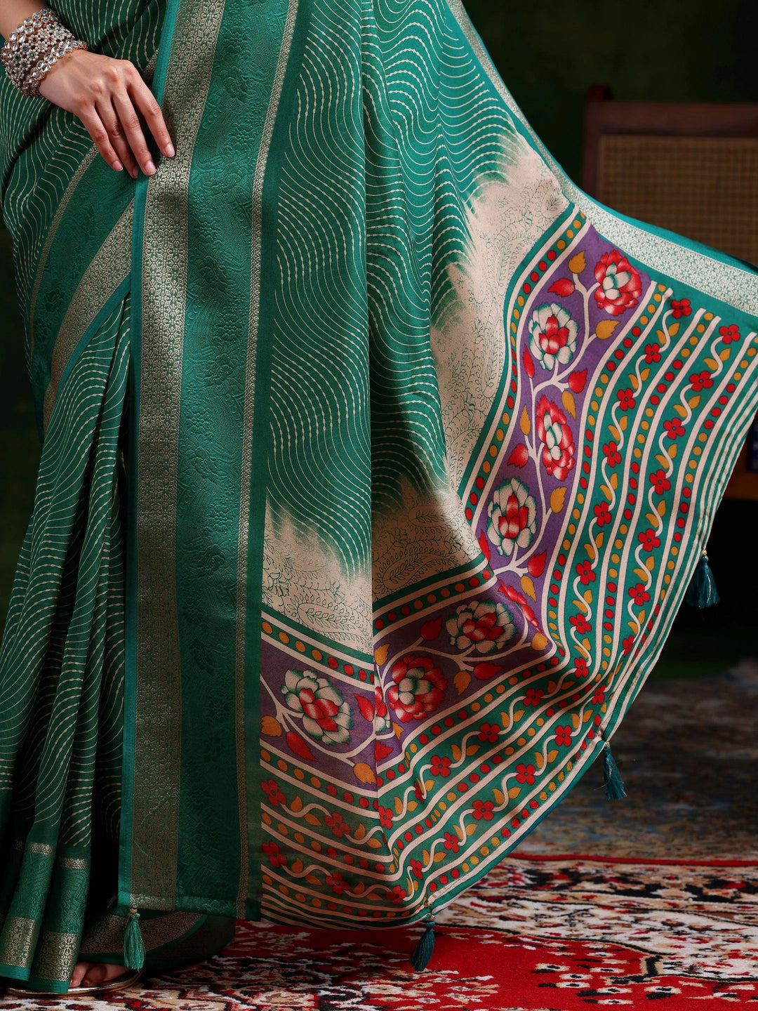 Green Printed Silk Blend Saree With Unstitched Blouse Piece - Libas 