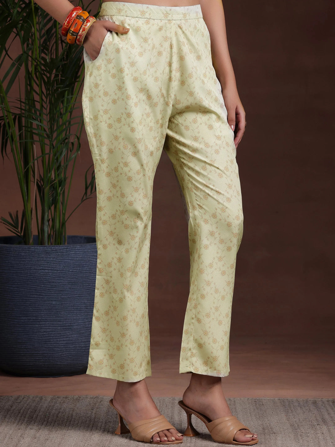  Off White Printed Poly Crepe Straight Suit With Dupatta 