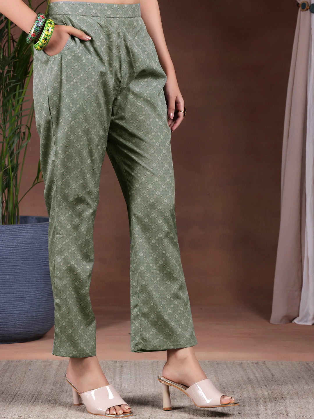  Grey Printed Poly Crepe Straight Suit With Dupatta 