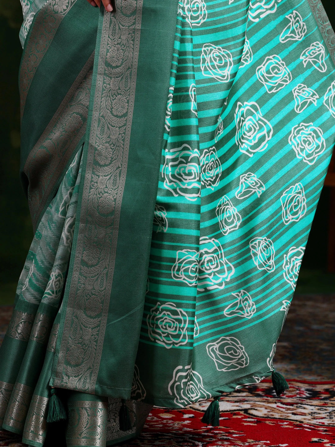 Green Printed Silk Blend Saree With Unstitched Blouse Piece - Libas 