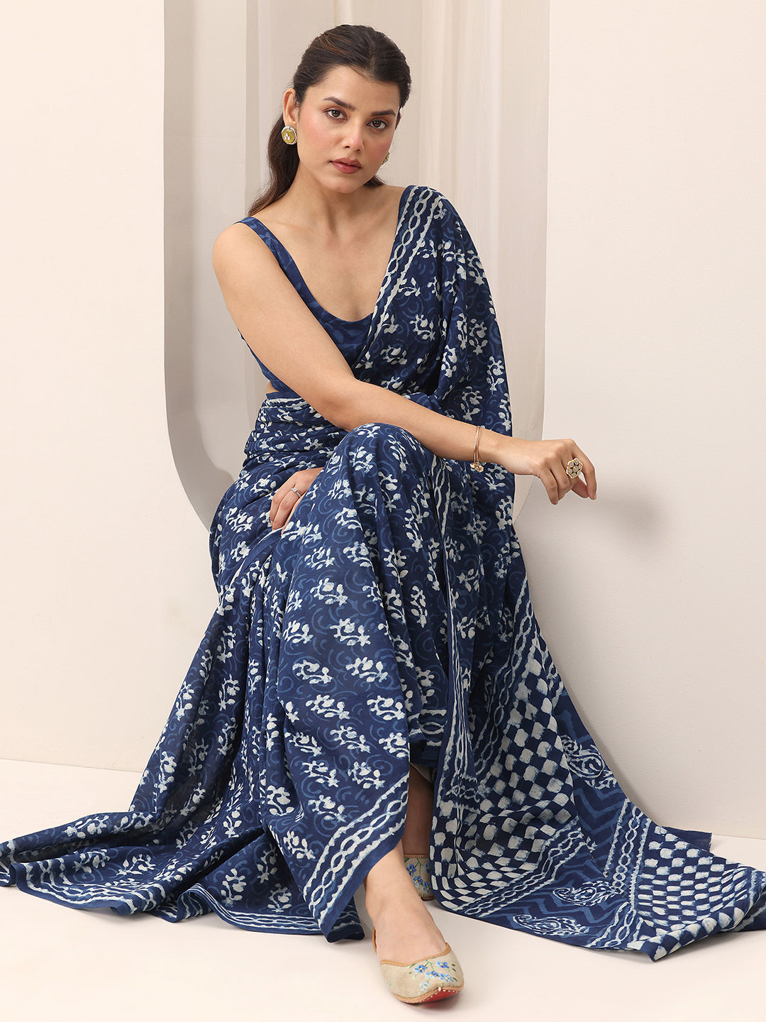 Indigo Printed Cotton Saree With Unstitched Blouse Piece 