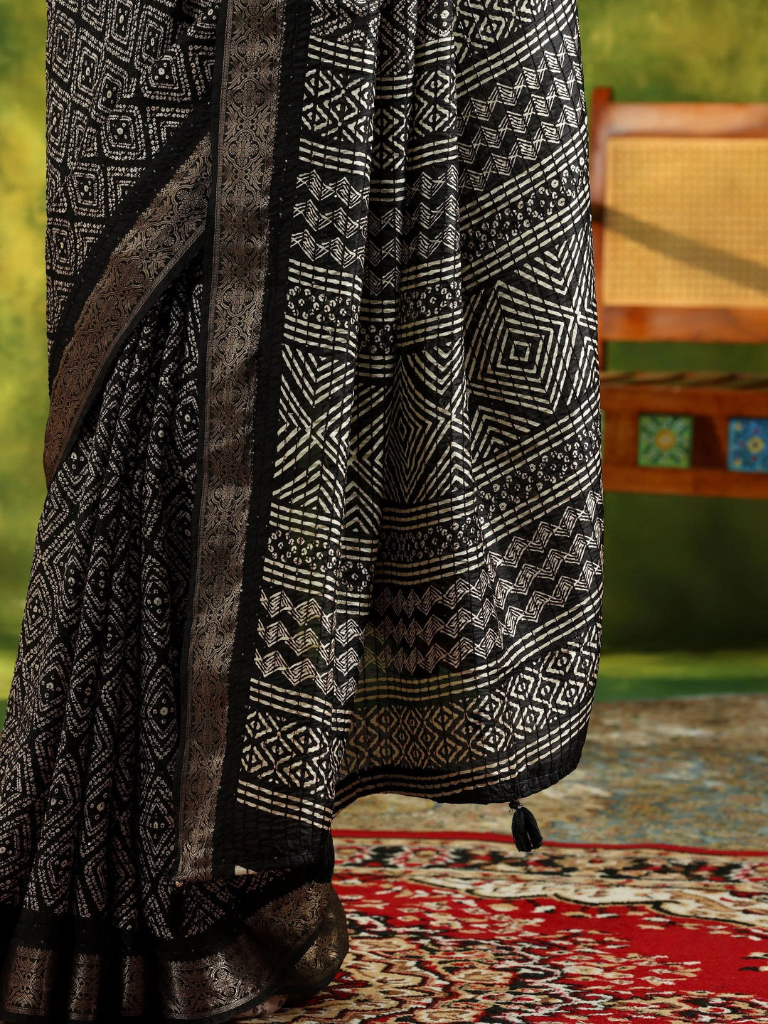 Black Printed Silk Blend Saree With Unstitched Blouse Piece - Libas 