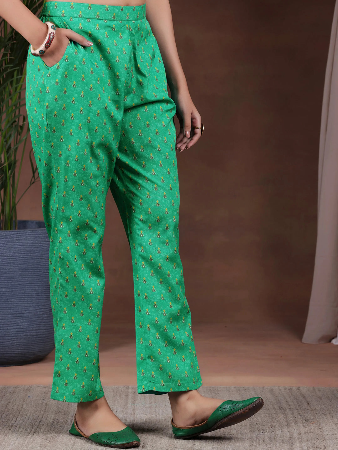  Multi Printed Poly Crepe Straight Suit With Dupatta 