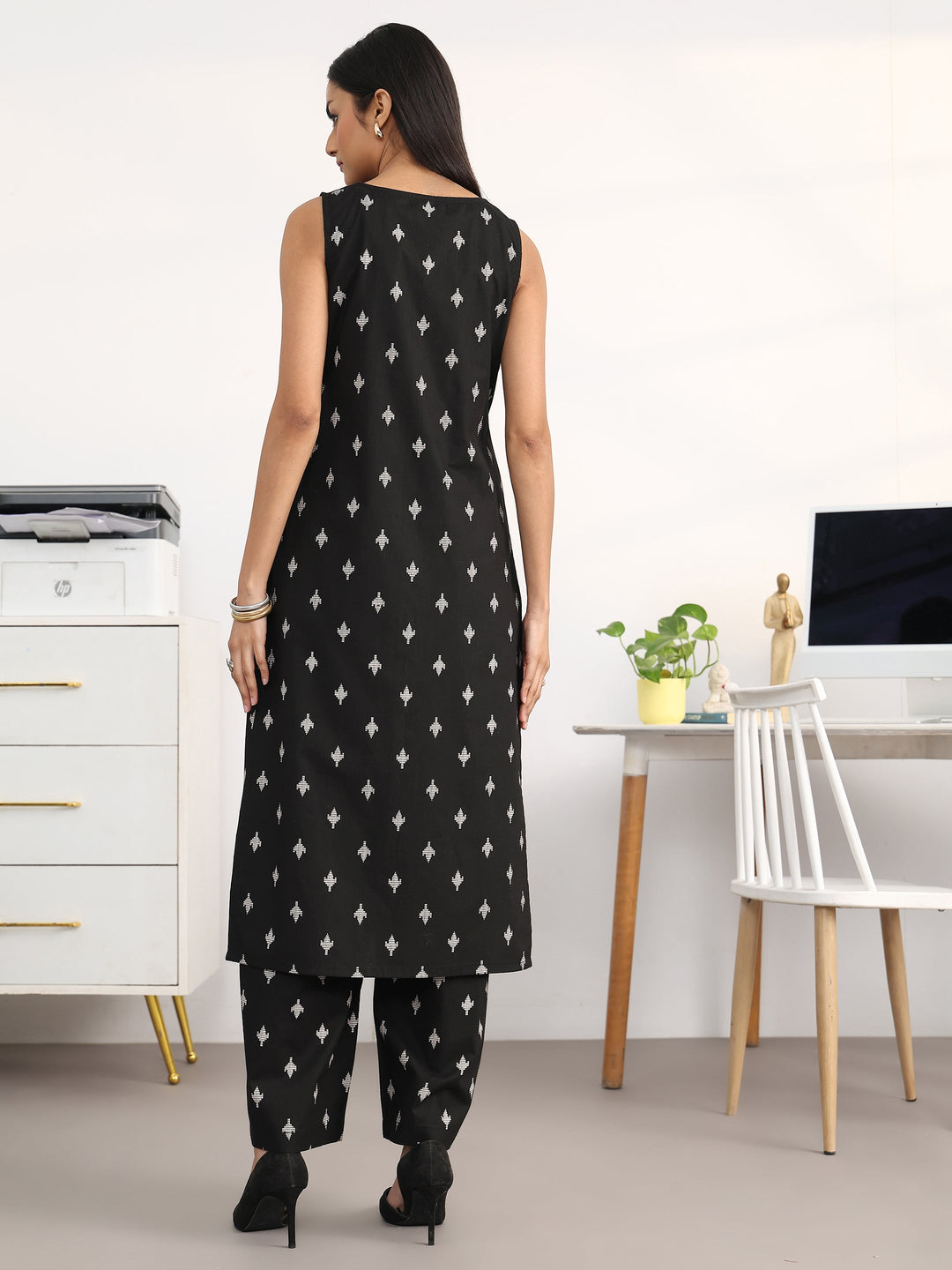  Black Floral Printed Cotton Blend Straight Kurta Set 