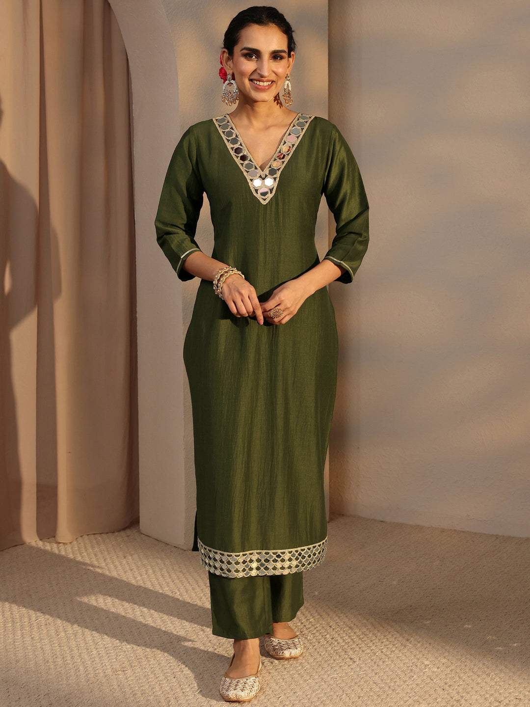  Green Embellished Silk Blend Straight Kurta Set 