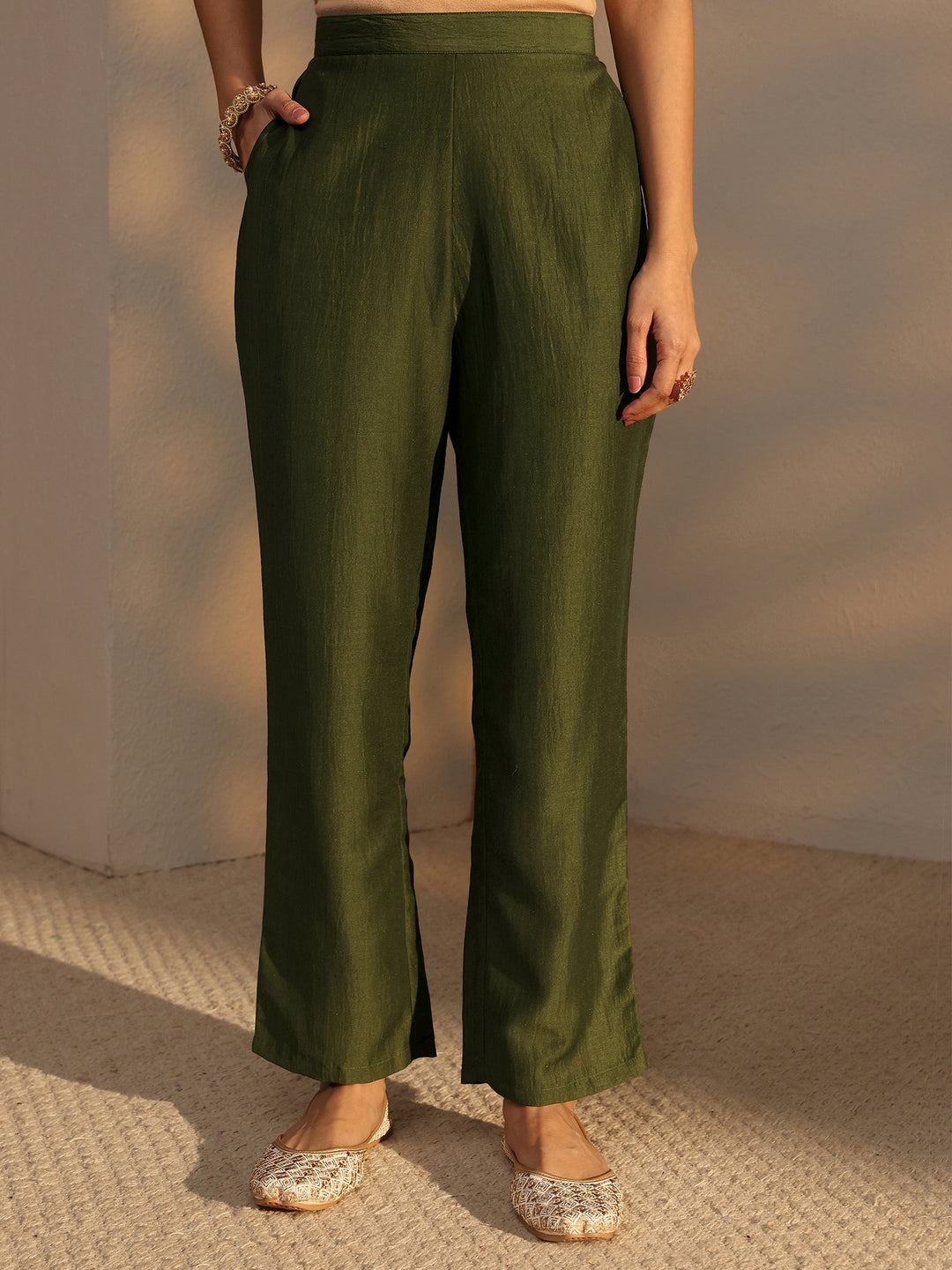  Green Embellished Silk Blend Straight Kurta Set 