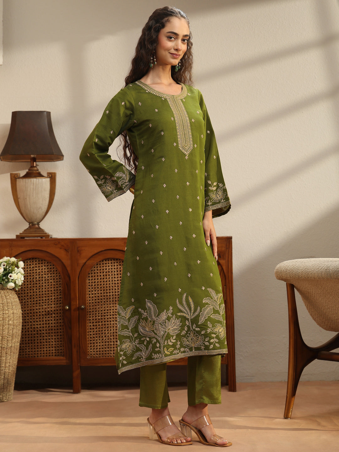  Green Chanderi Silk Straight Suit Set With Embroidered Hem 