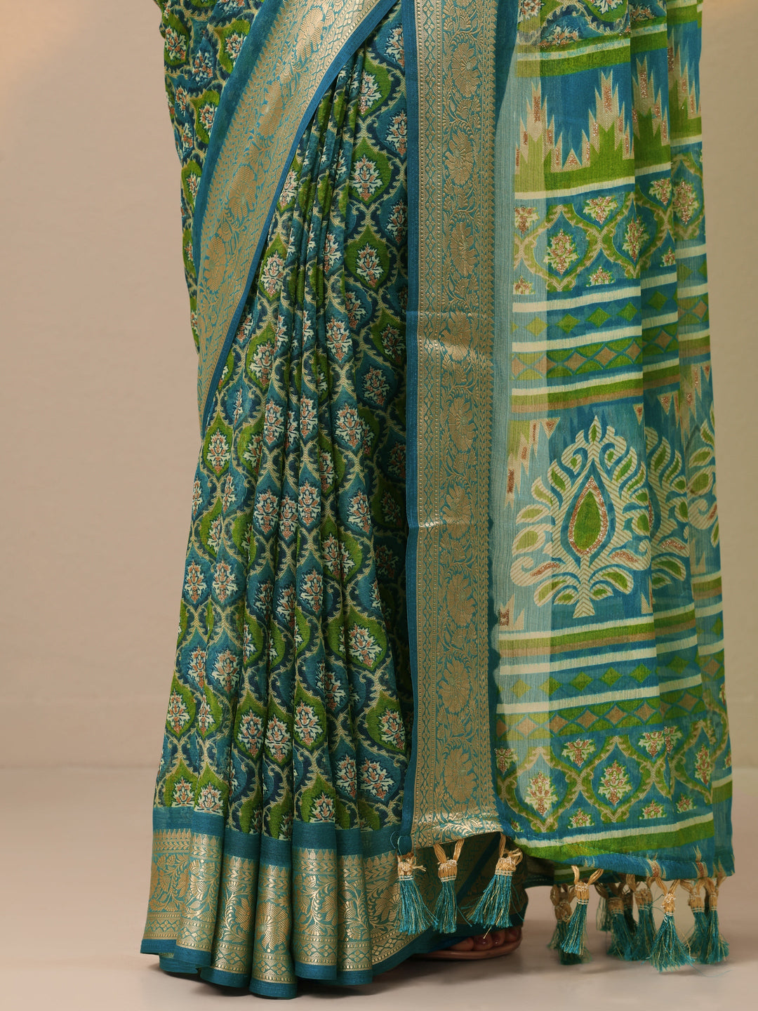  Teal Printed Georgette Saree With Unstitched Blouse Piece 