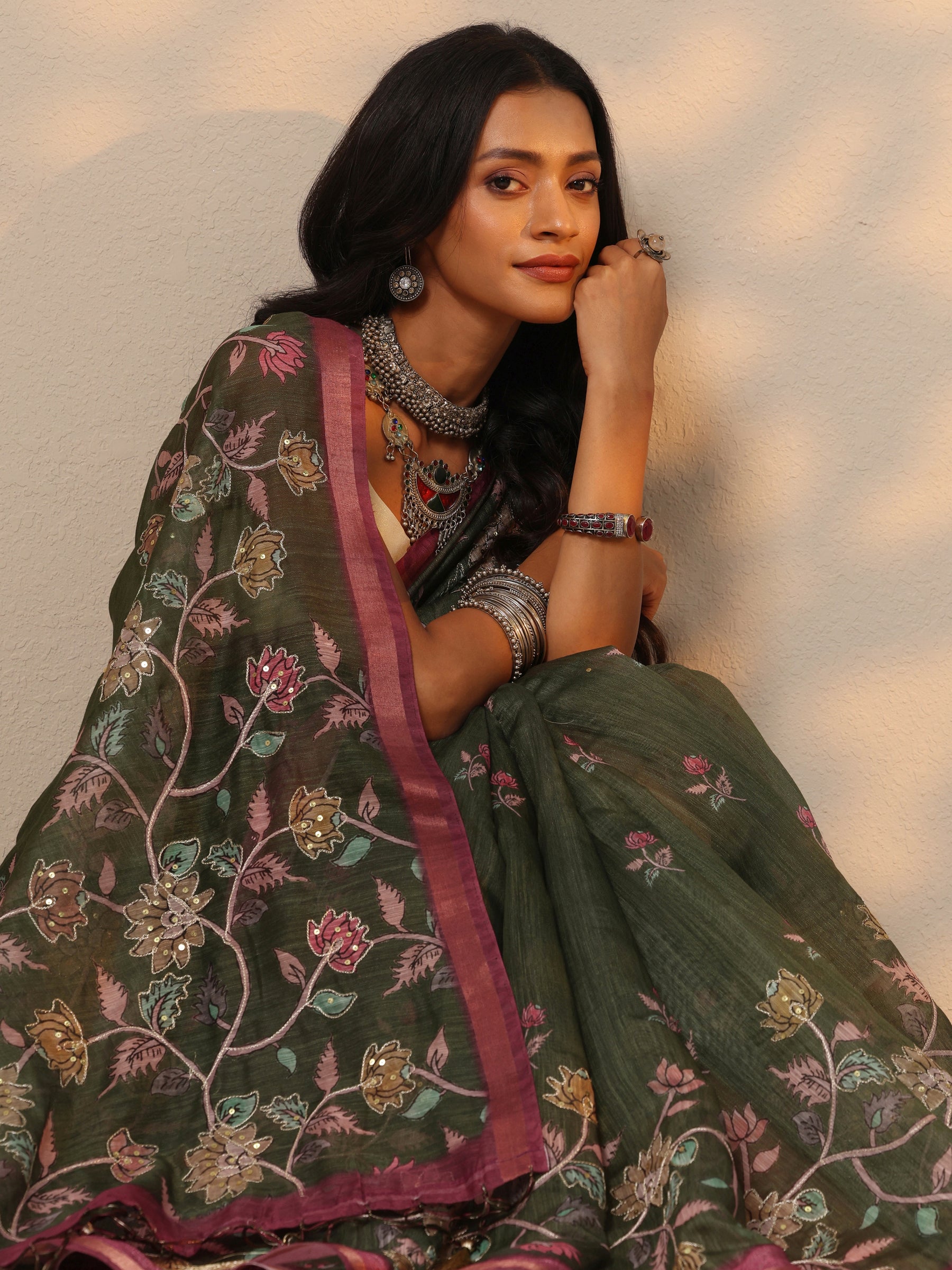 Cream Printed Crepe Saree With Unstitched Blouse Piece