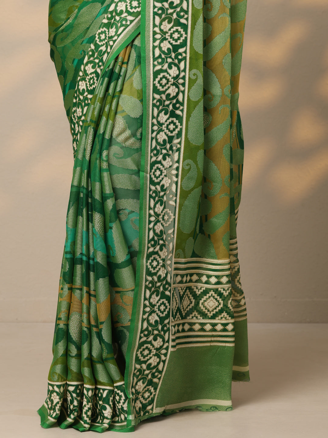  Green Printed Georgette Saree With Unstitched Blouse Piece 