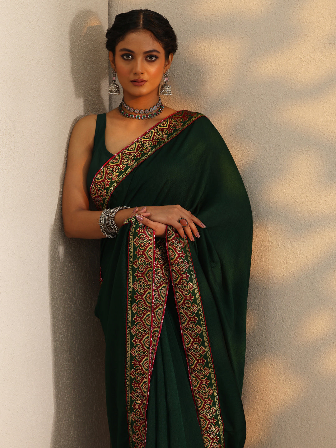 Green Solid Silk blend Saree With Unstitched Blouse Piece