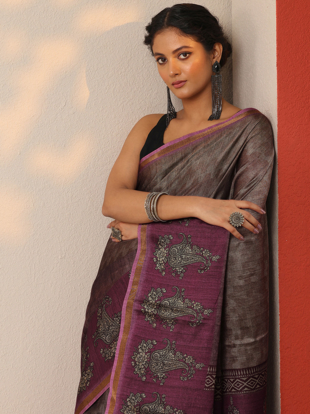 Brown Printed Cotton Blend Saree With Unstitched Blouse Piece