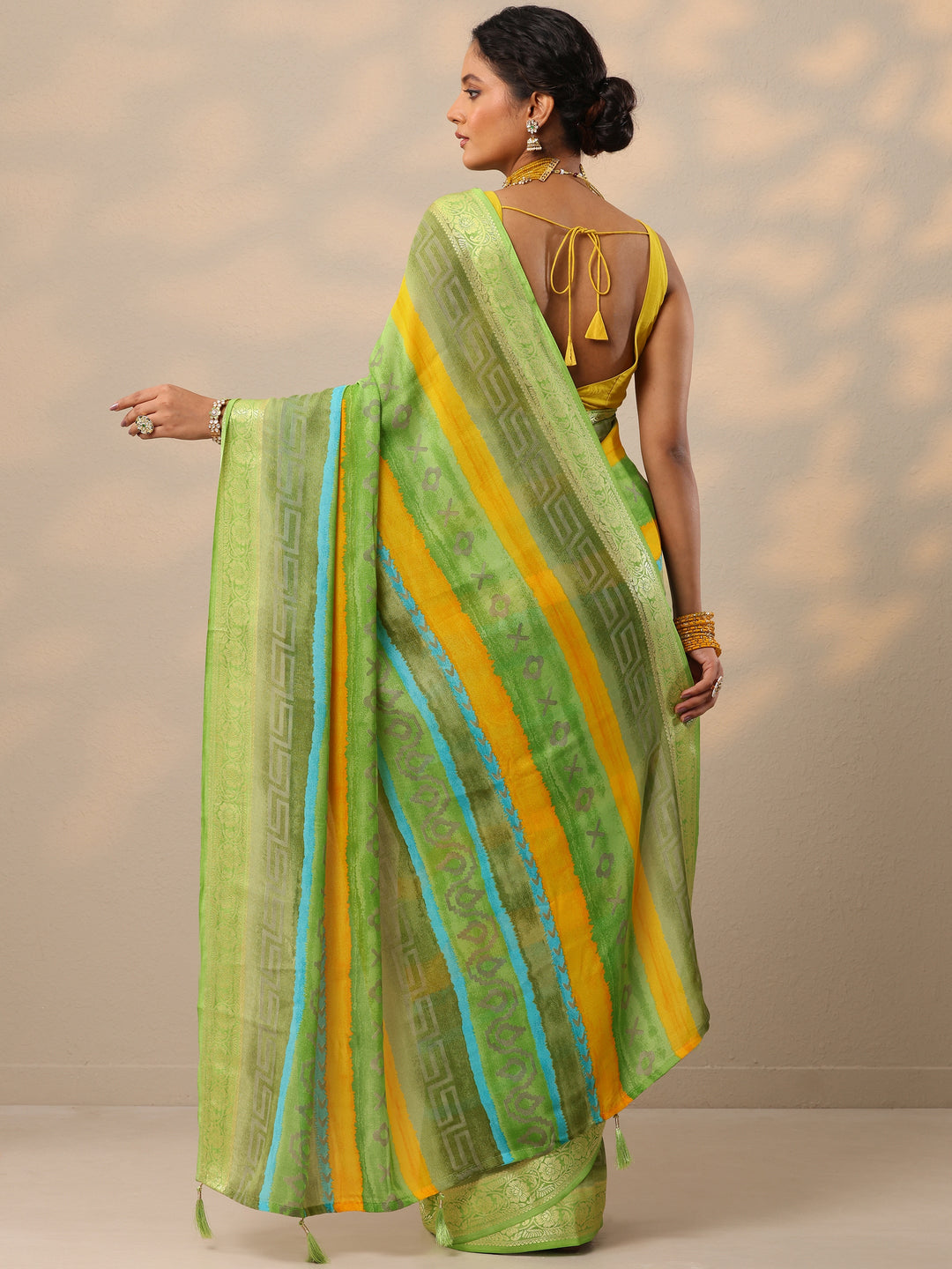  Green Printed Georgette Saree With Unstitched Blouse Piece 