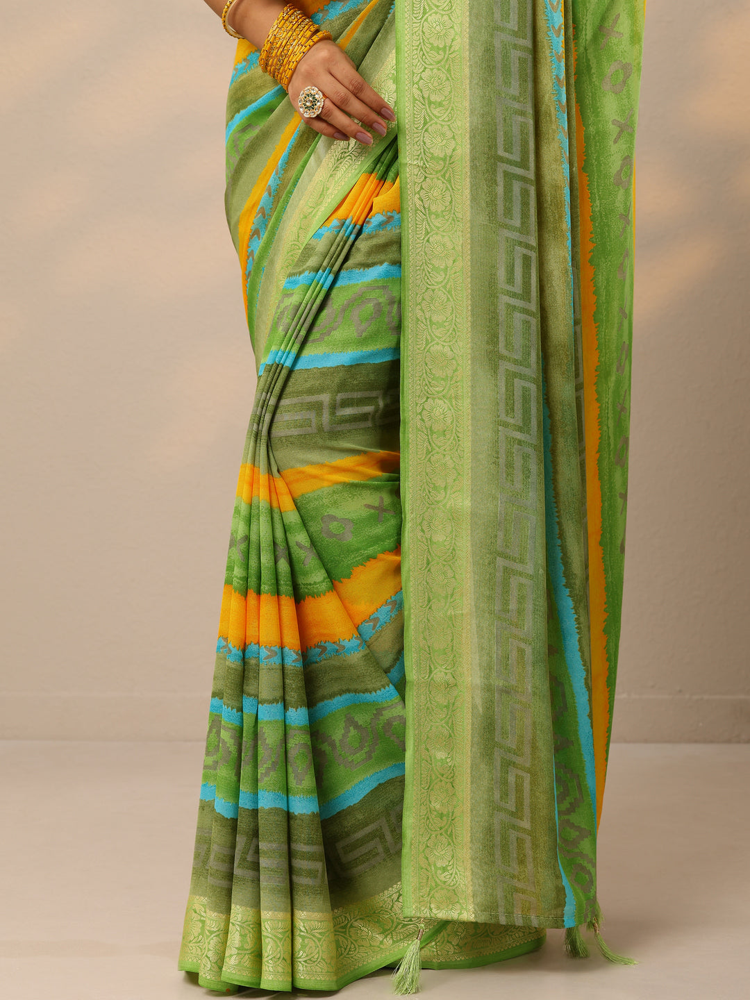  Green Printed Georgette Saree With Unstitched Blouse Piece 