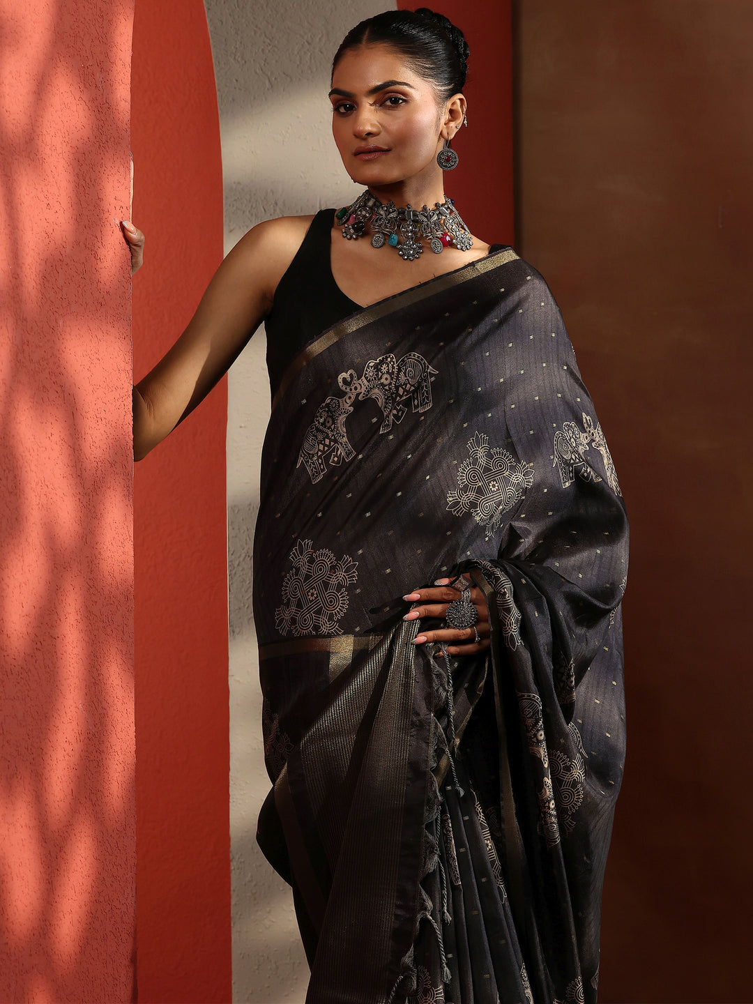 Grey Printed Silk Blend Sarees With Unstitched Blouse Piece