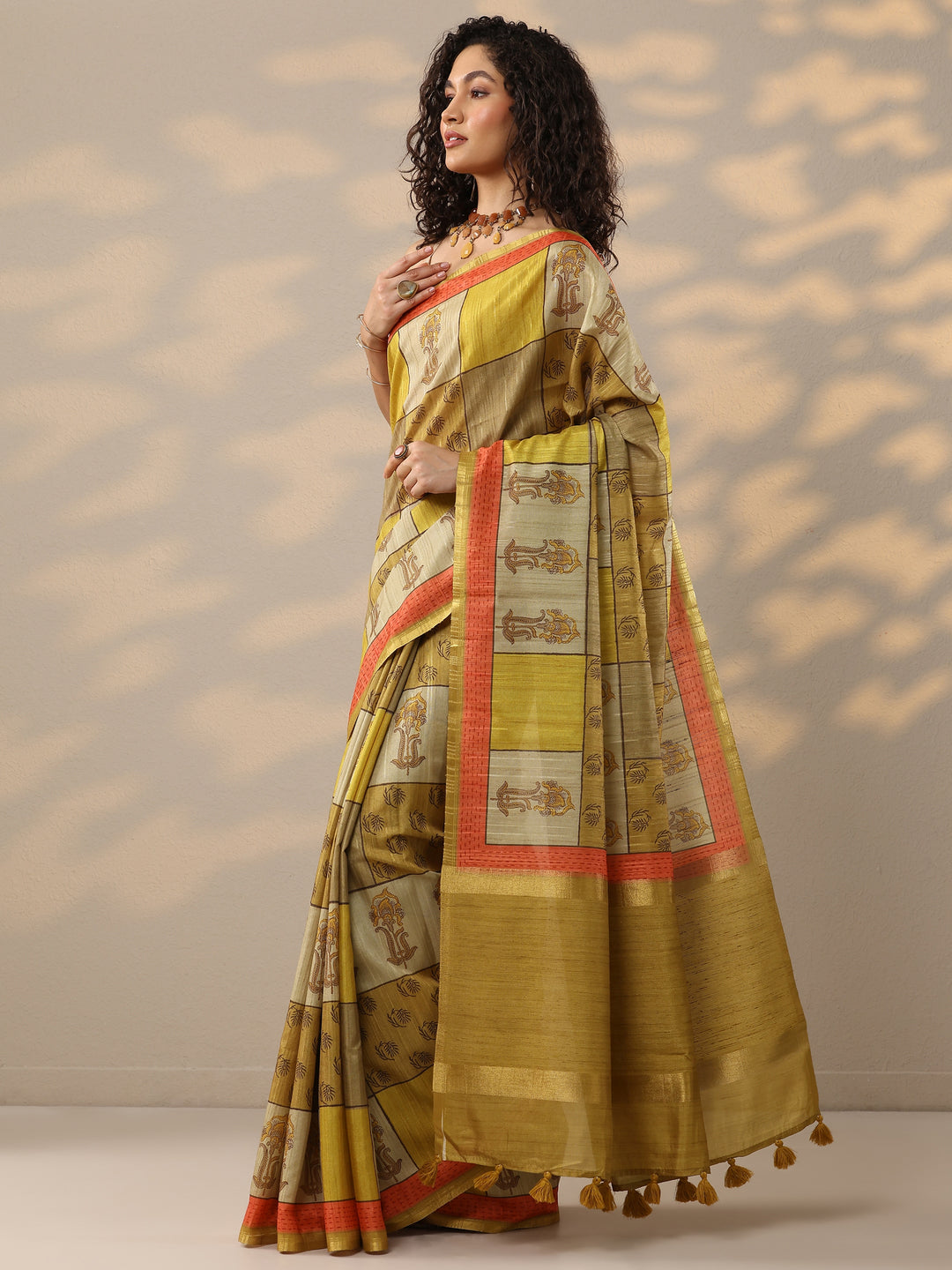  Gold Printed Silk Blend Saree With Unstitched Blouse Piece 