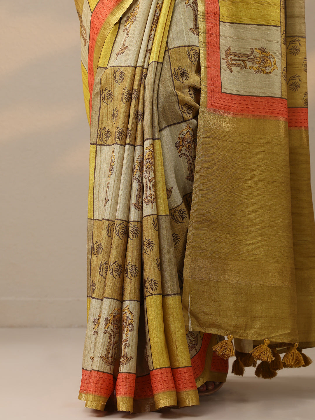  Gold Printed Silk Blend Saree With Unstitched Blouse Piece 