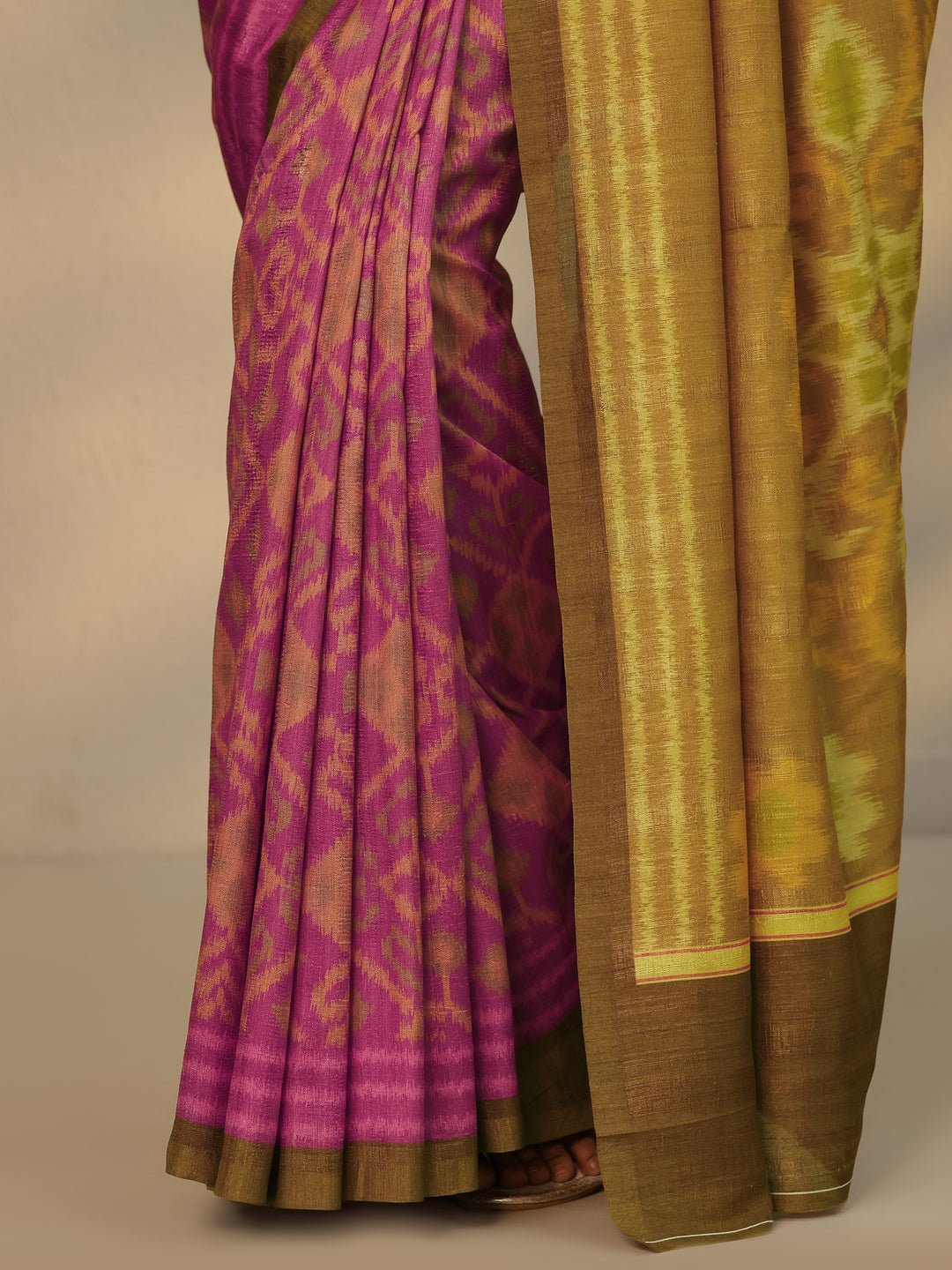  Pink Ikkat Printed Silk Blend Saree With Unstitched Blouse Piece 