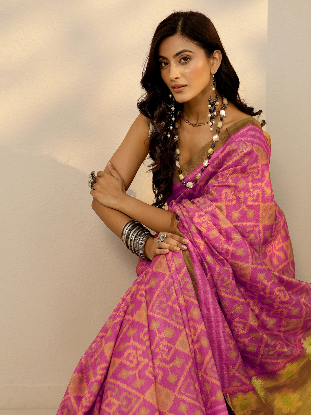 Pink Ikkat Printed Silk Blend Saree With Unstitched Blouse Piece