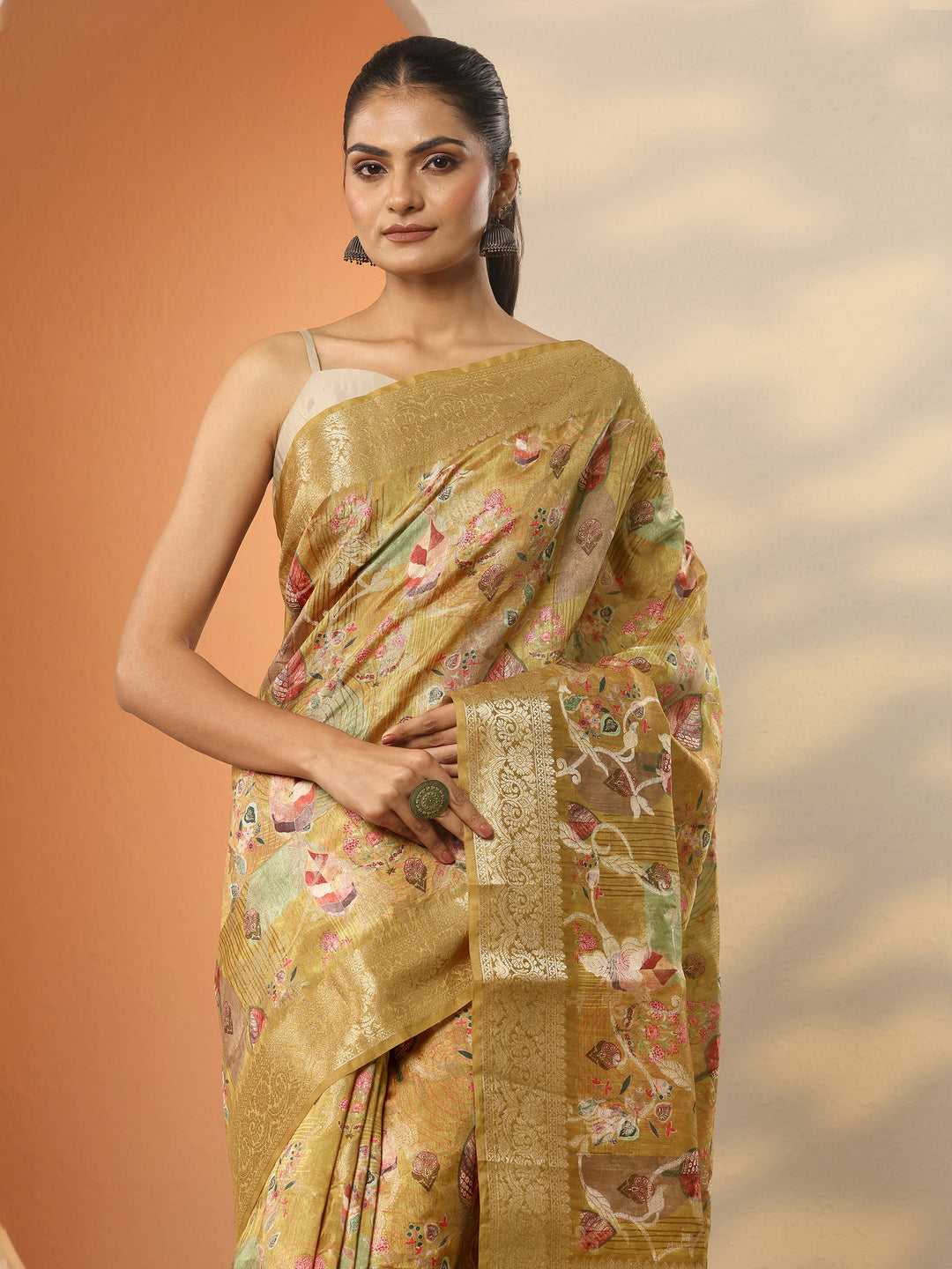 Mustard Printed Silk Blend Saree With Unstitched Blouse Piece