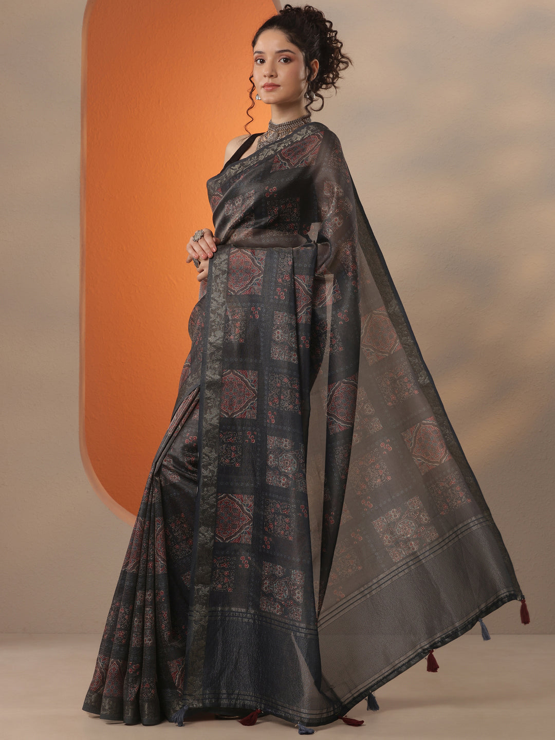  Grey Printed Chinon Saree With Unstitched Blouse Piece 