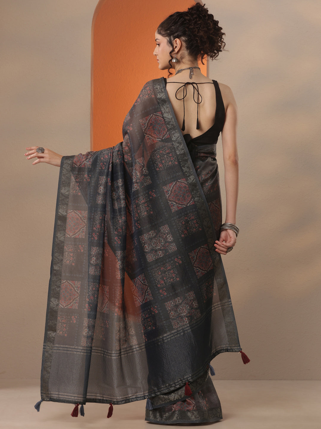  Grey Printed Chinon Saree With Unstitched Blouse Piece 