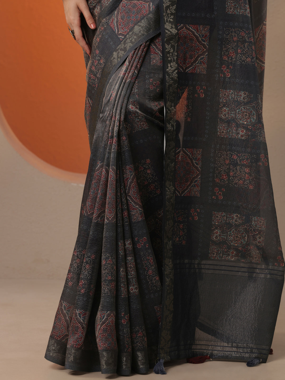  Grey Printed Chinon Saree With Unstitched Blouse Piece 