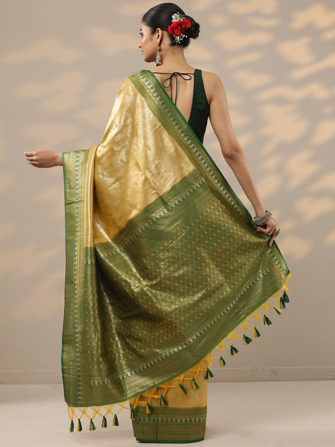  Mustard Printed Silk Blend Saree With Unstitched Blouse Piece 