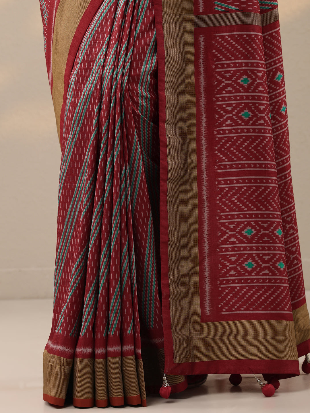 Red Printed Silk Blend Saree With Unstitched Blouse Piece 