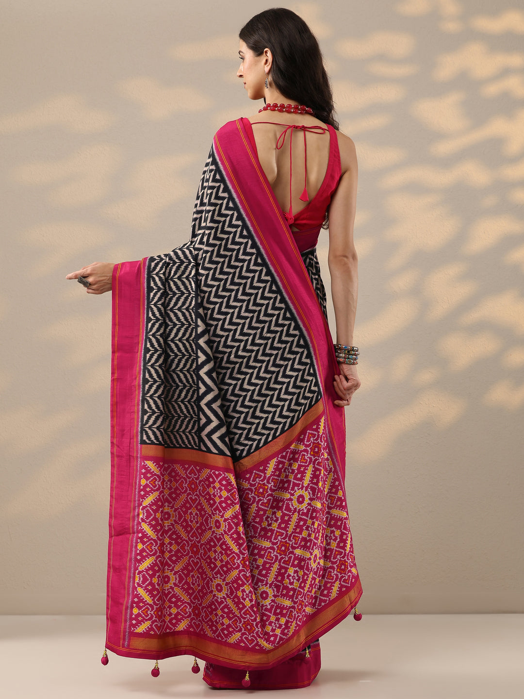  Black Leheriya Printed Silk Blend Saree With Unstitched Blouse Piece 