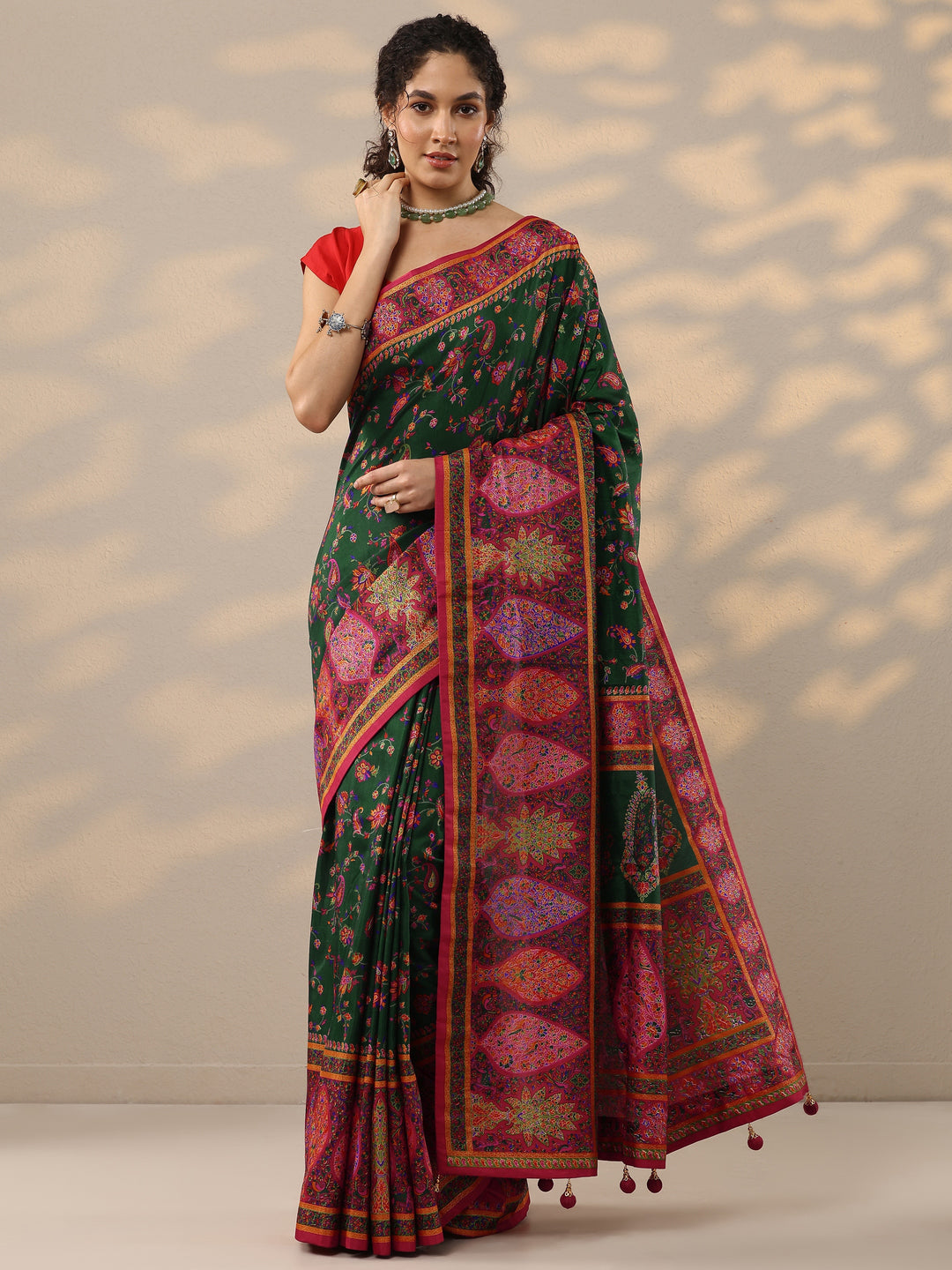  Green Printed Silk Blend Saree With Unstitched Blouse Piece 