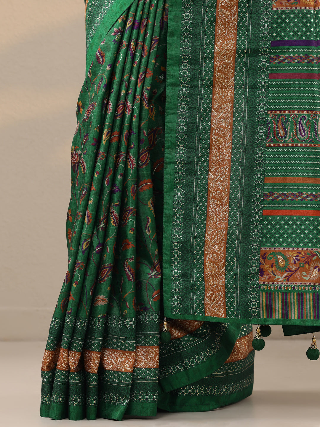  Green Printed Silk Blend Saree With Unstitched Blouse Piece 
