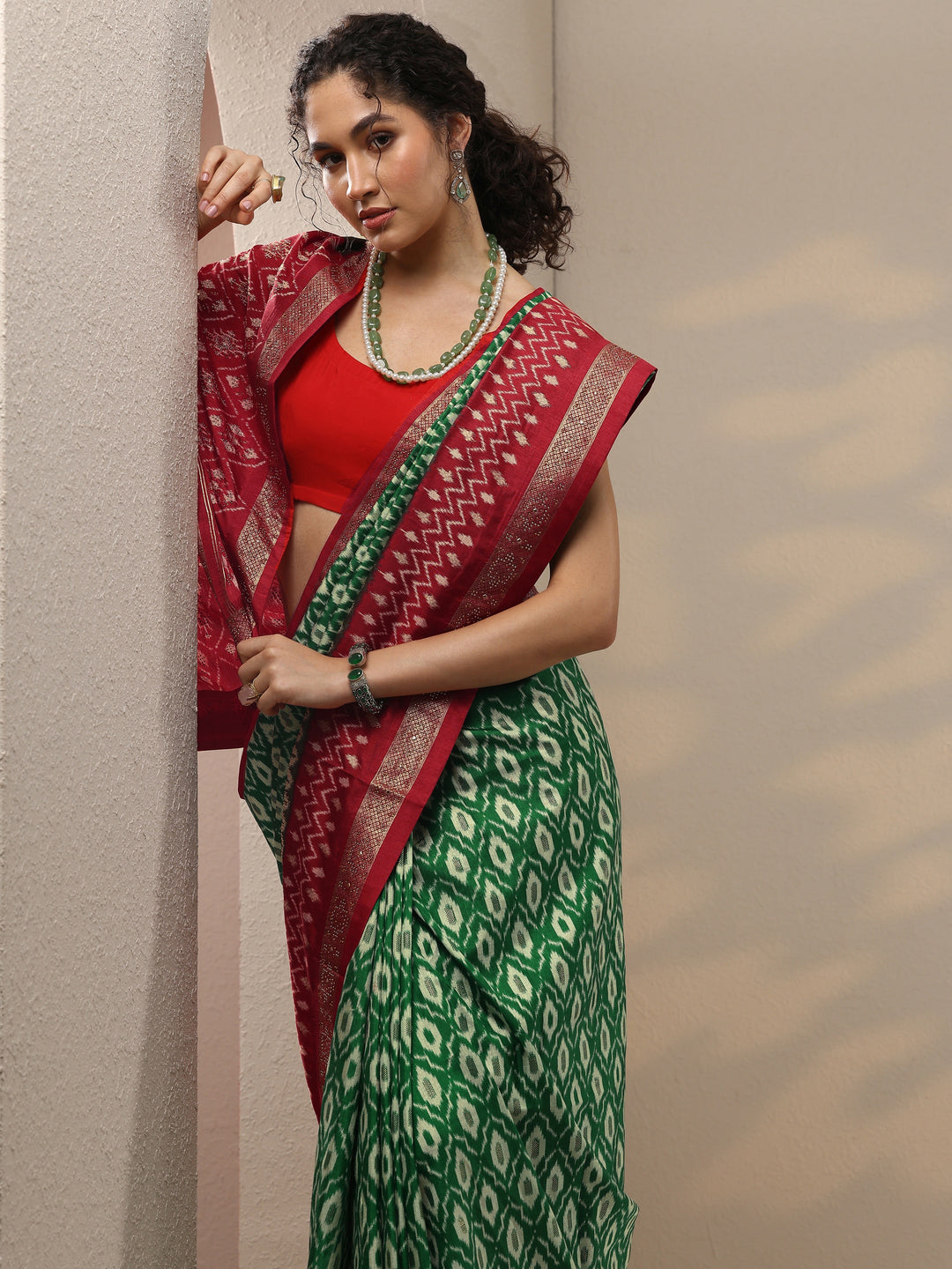 Green Printed Silk Blend Saree With Unstitched Blouse Piece