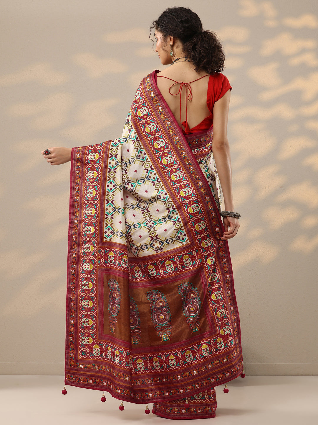  Beige Printed Silk Blend Saree With Unstitched Blouse Piece 