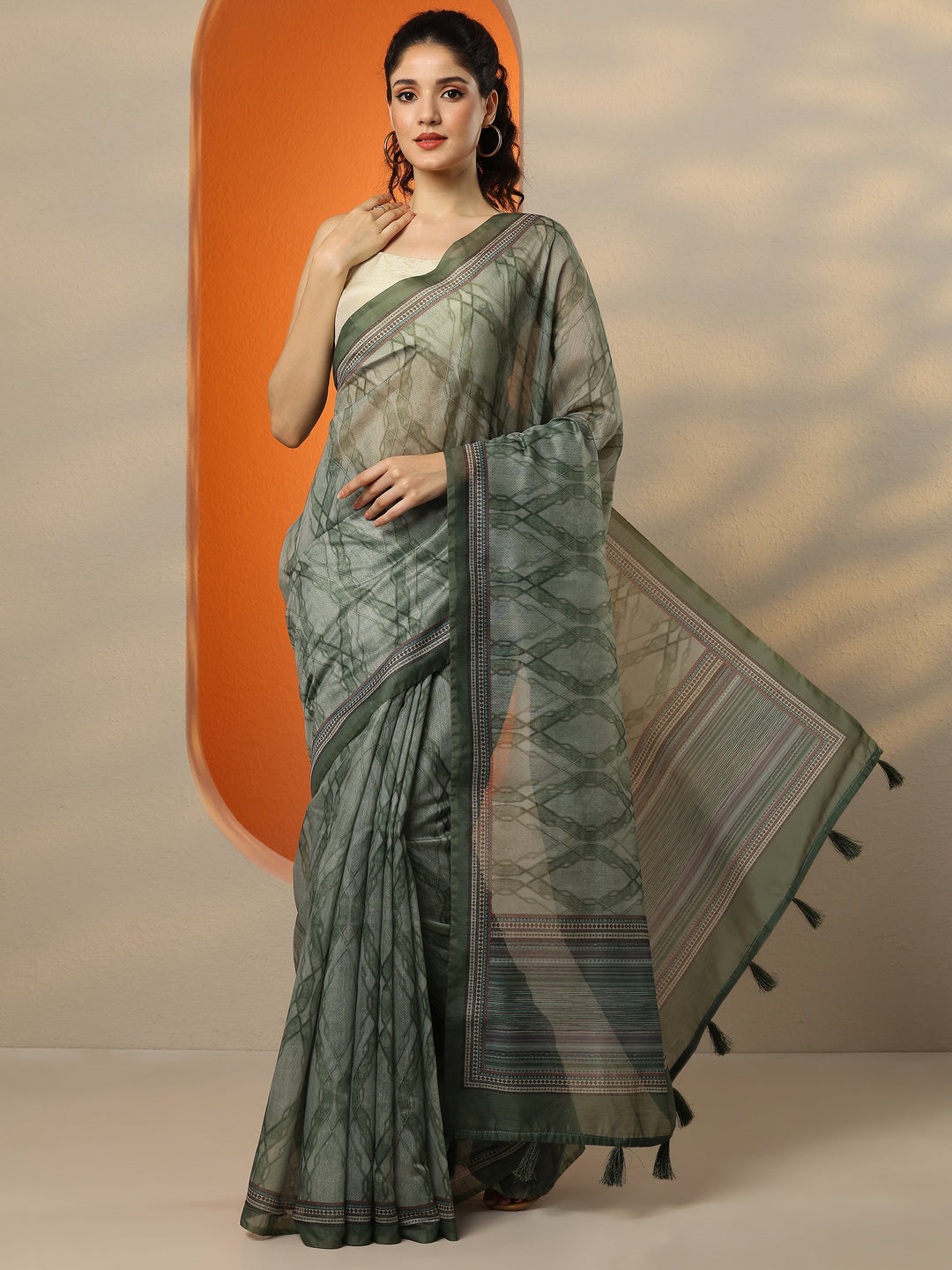 Green Printed Silk Blend Saree With Unstitched Blouse Picece