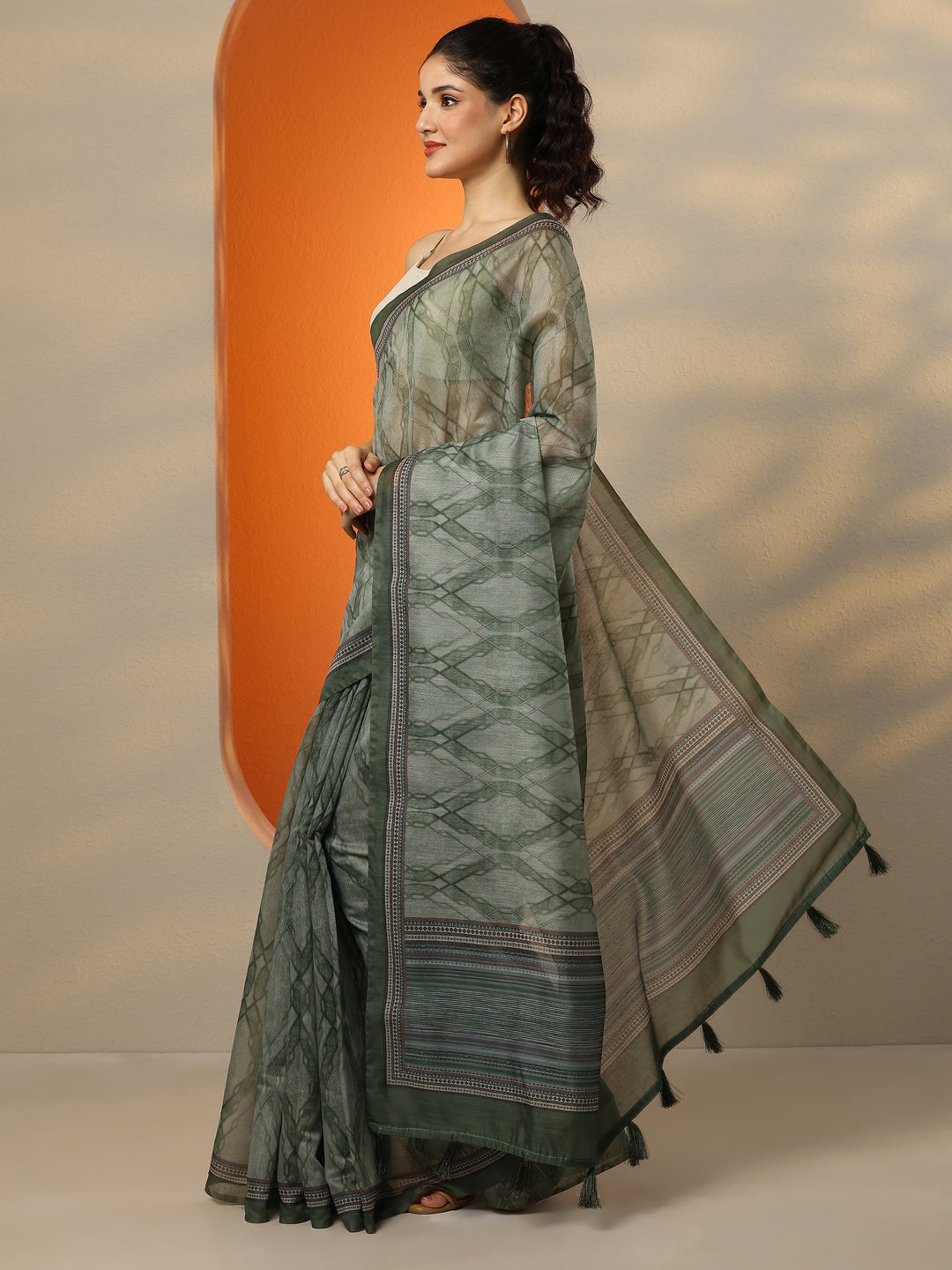  Green Printed Silk Blend Saree With Unstitched Blouse Picece 