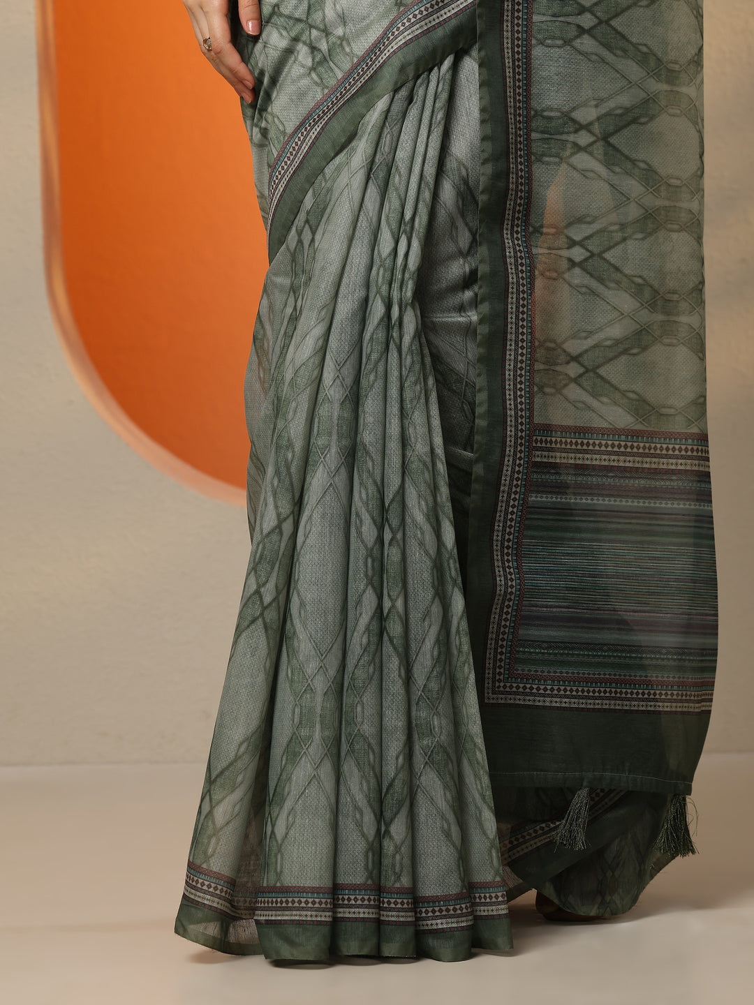  Green Printed Silk Blend Saree With Unstitched Blouse Picece 