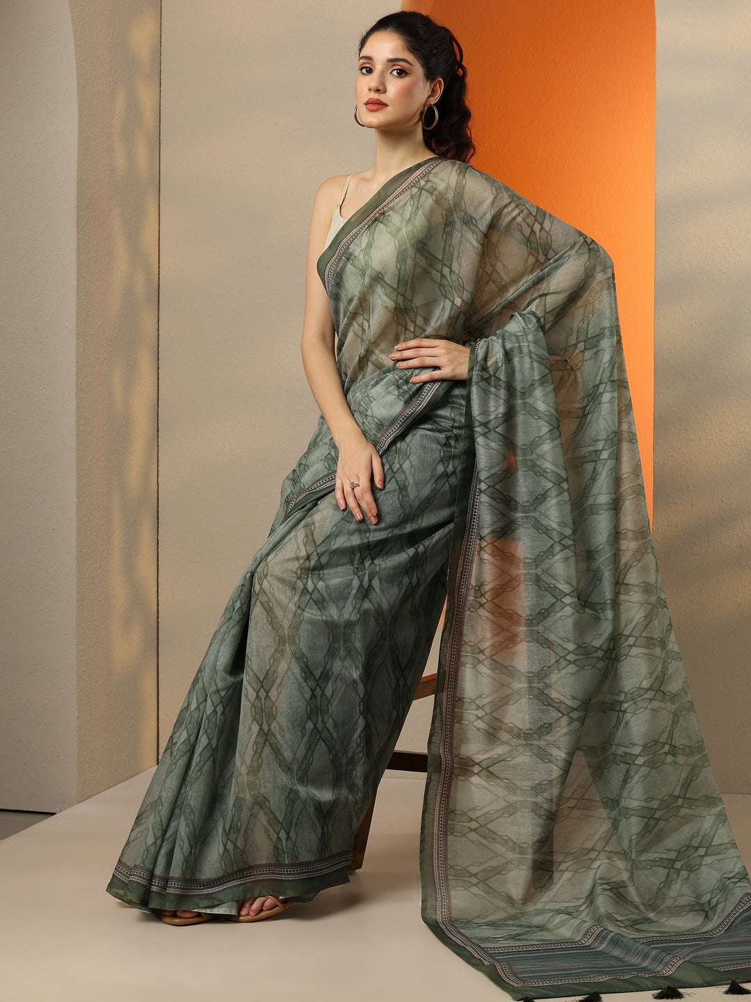  Green Printed Silk Blend Saree With Unstitched Blouse Picece 