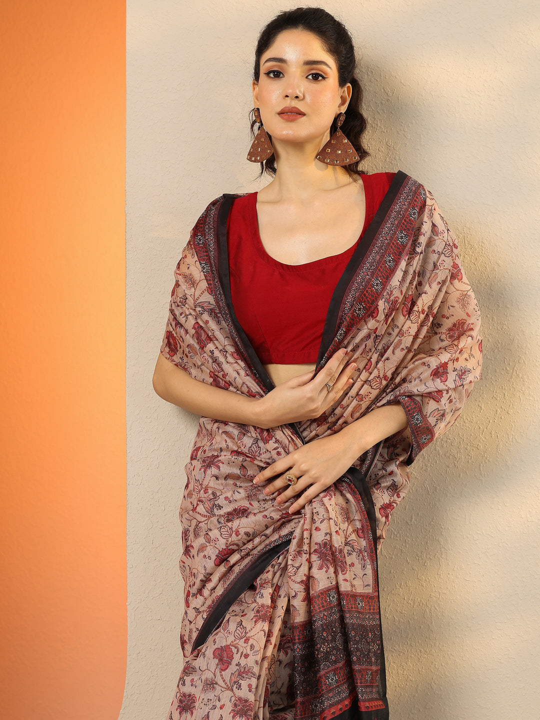 Beige Printed Silk Blend Saree With Unstitched Blouse Picece
