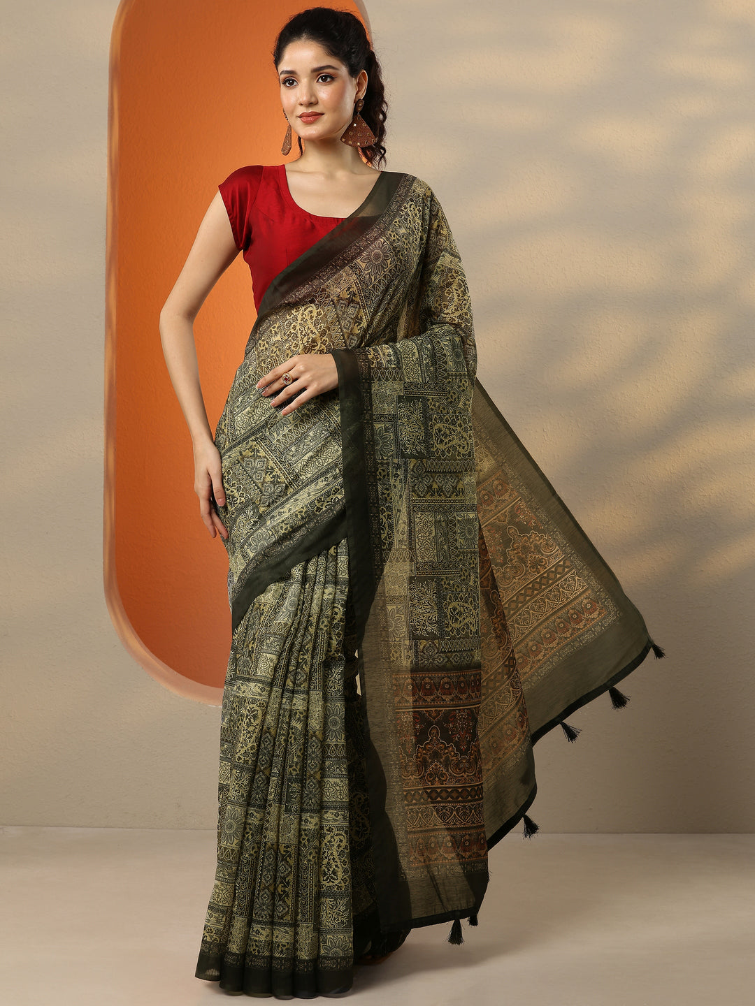  Yellow Printed Silk Blend Saree With Unstitched Blouse Picece 