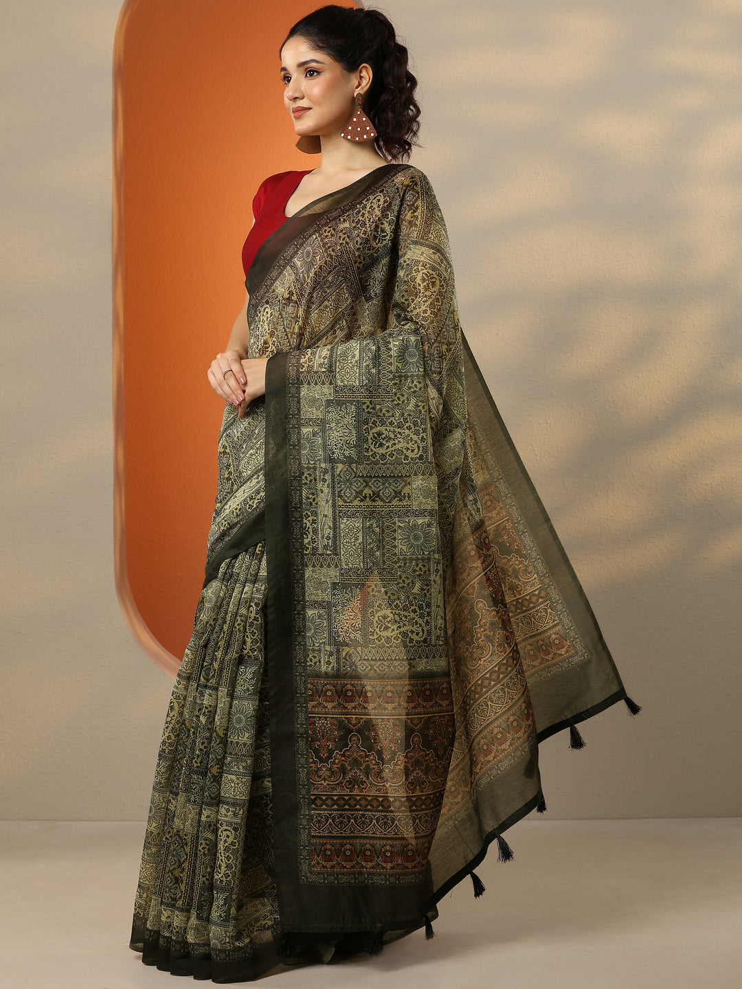  Yellow Printed Silk Blend Saree With Unstitched Blouse Picece 