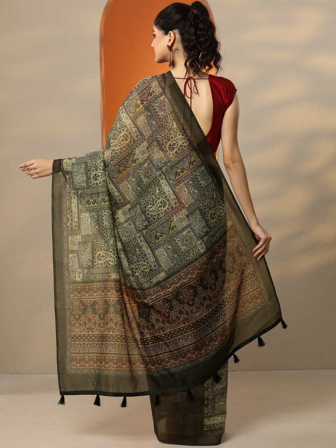  Yellow Printed Silk Blend Saree With Unstitched Blouse Picece 