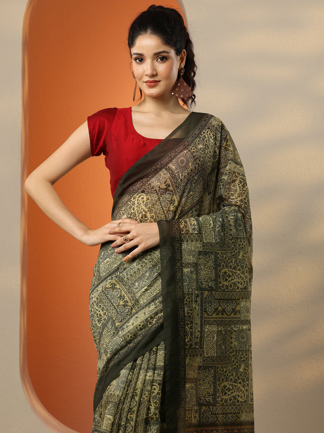  Yellow Printed Silk Blend Saree With Unstitched Blouse Picece 