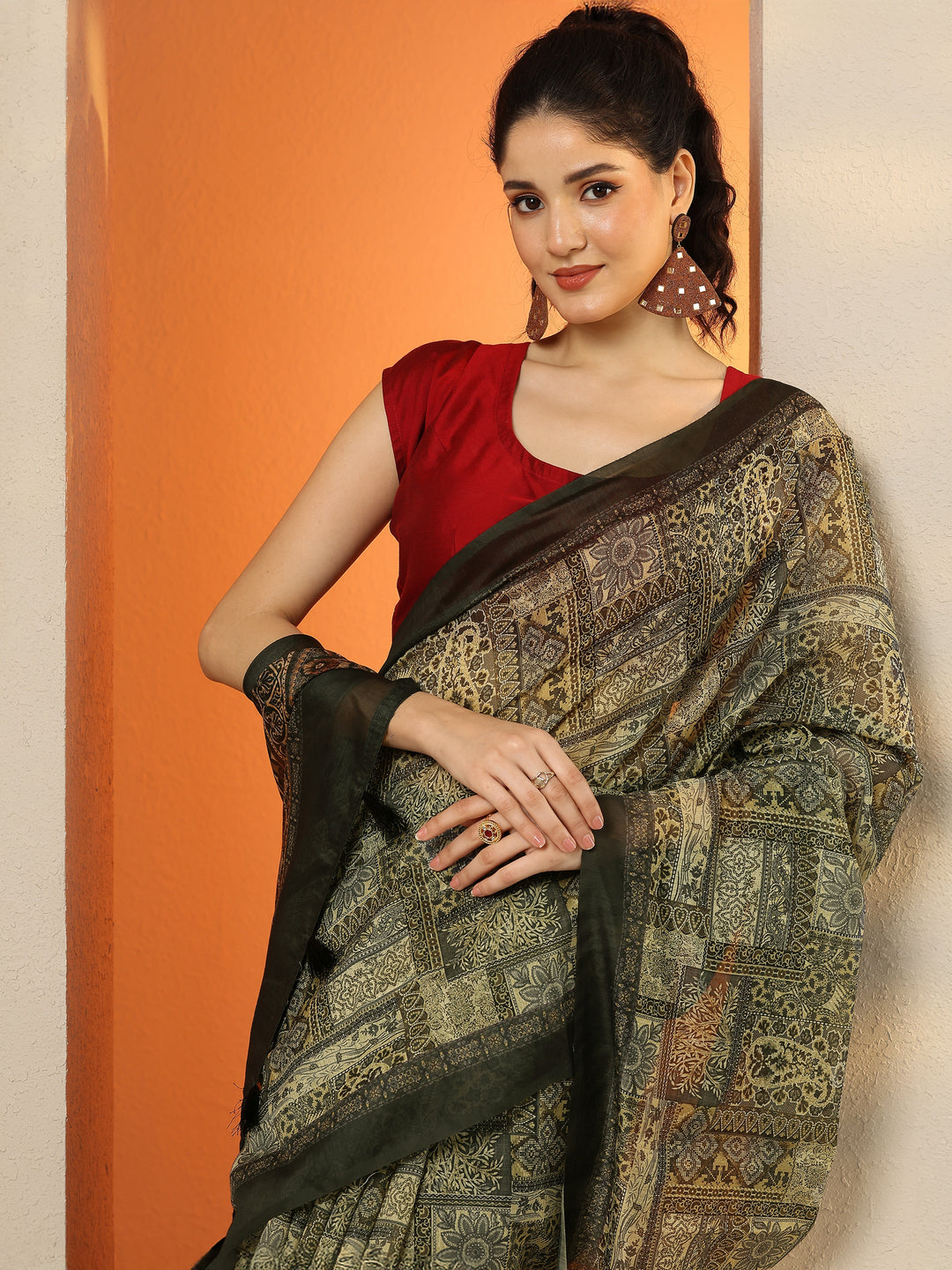 Yellow Printed Silk Blend Saree With Unstitched Blouse Piece