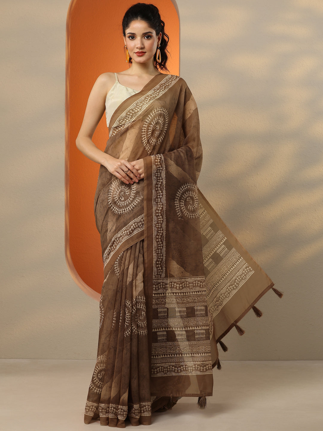  Brown Printed Silk Blend Saree With Unstitched Blouse Picece 