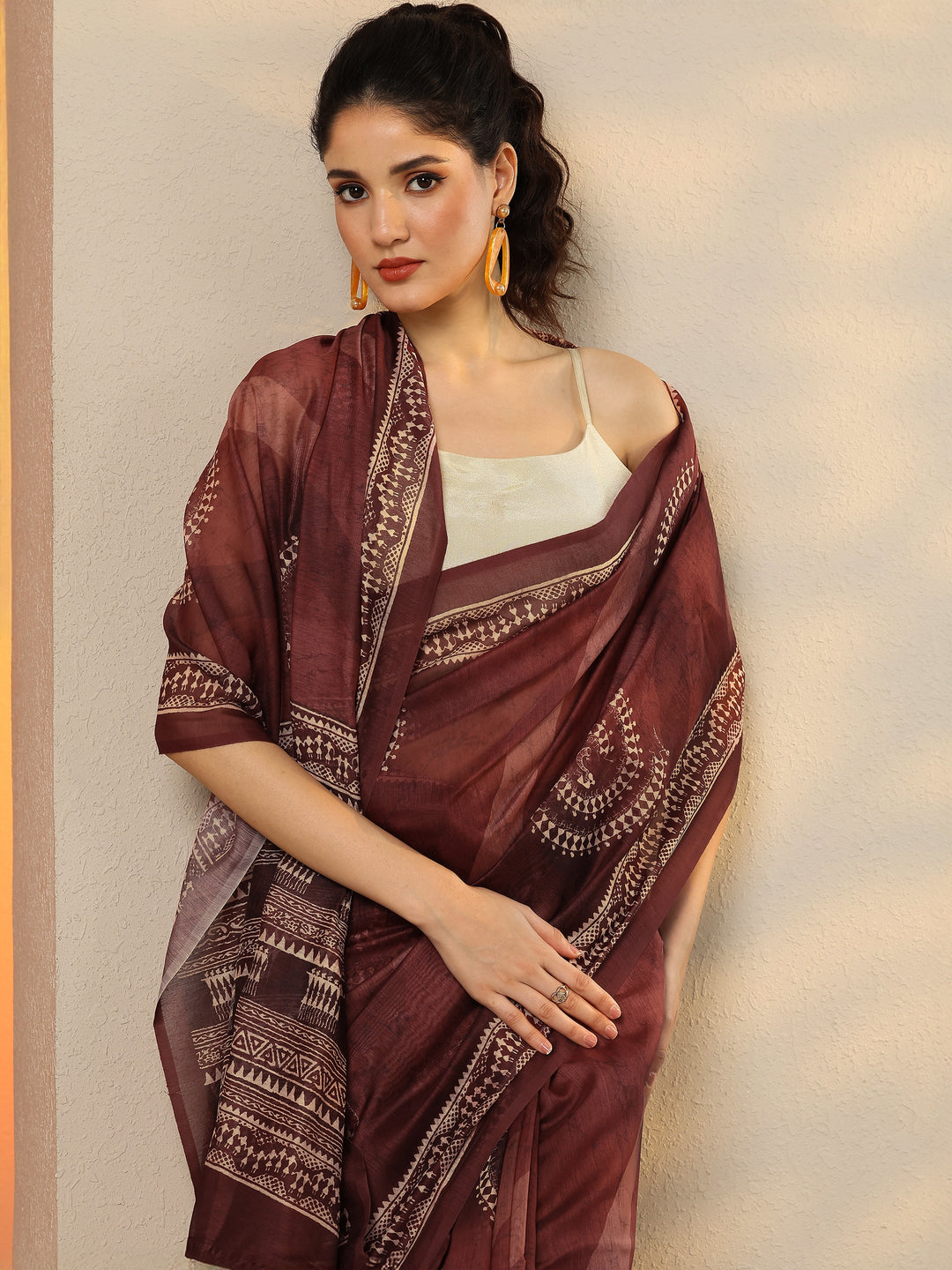  Brown Printed Silk Blend Saree With Unstitched Blouse Picece 