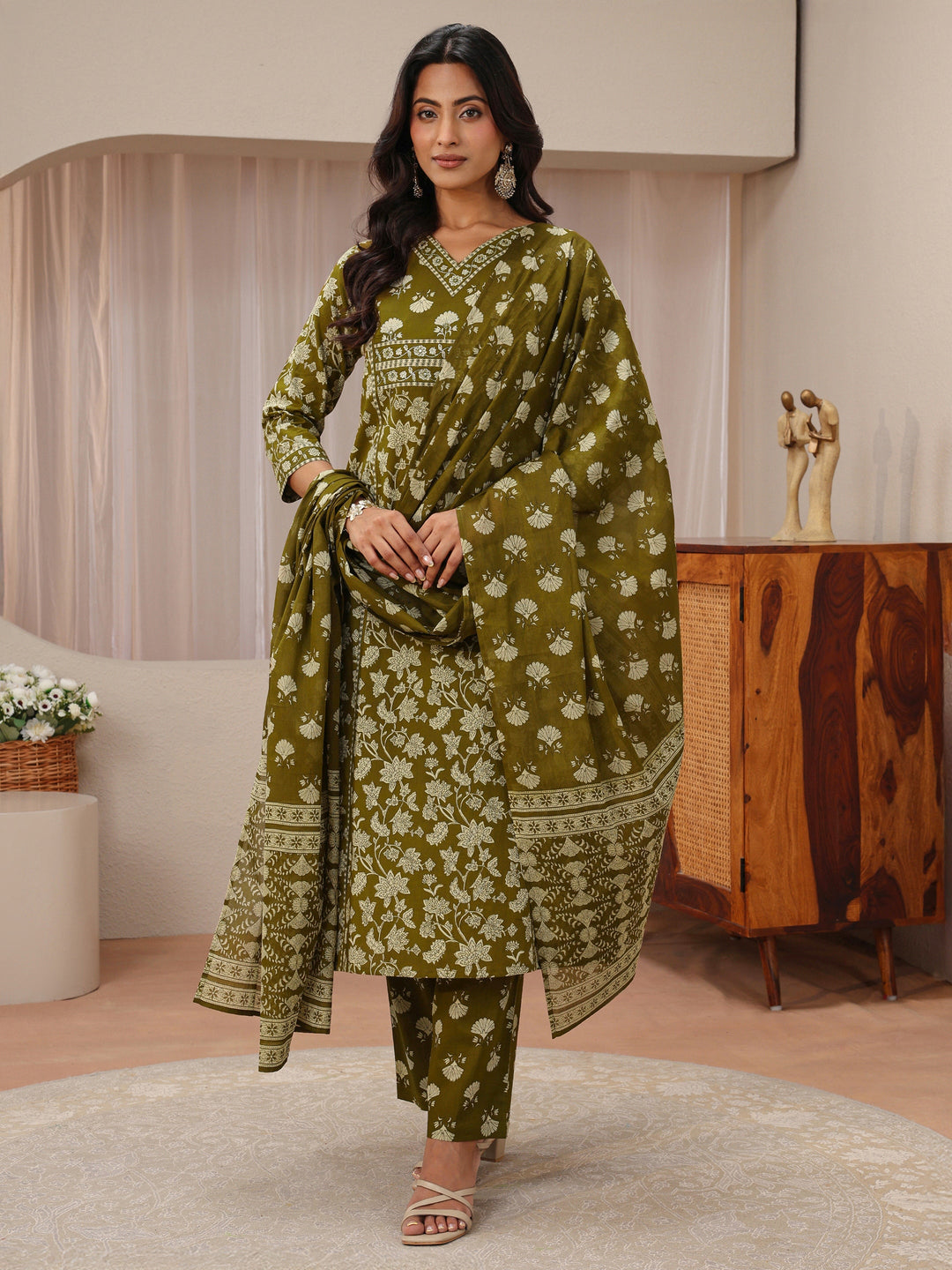  Green Floral Printed Cotton Straight Suit Set 