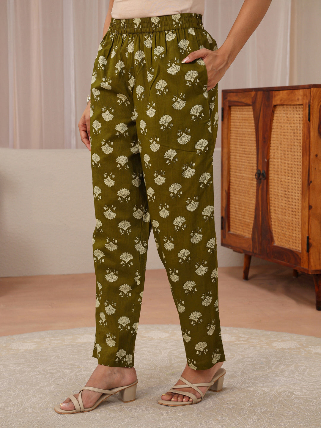  Green Floral Printed Cotton Straight Suit Set 