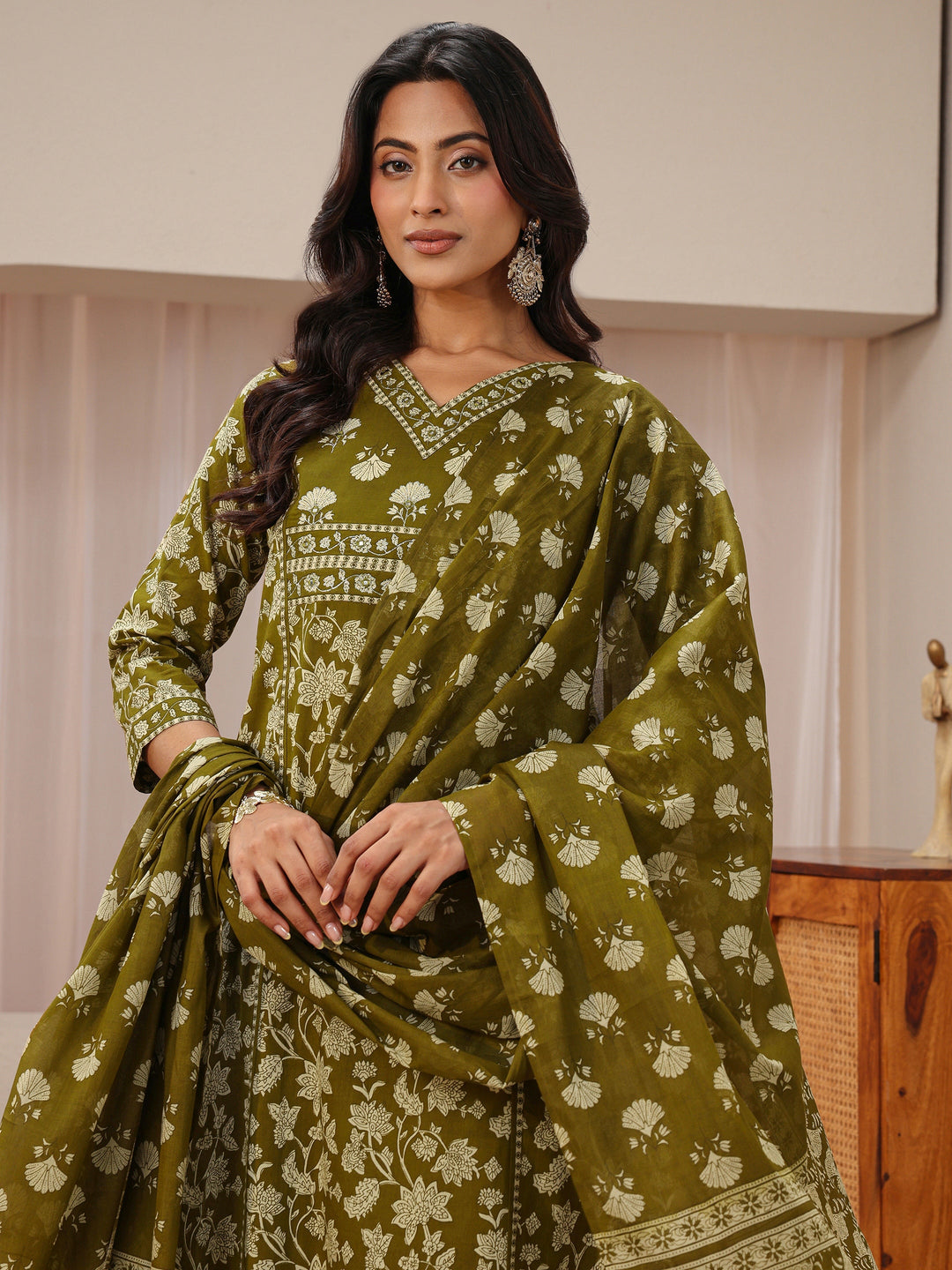 Green Floral Printed Cotton Straight Suit Set 